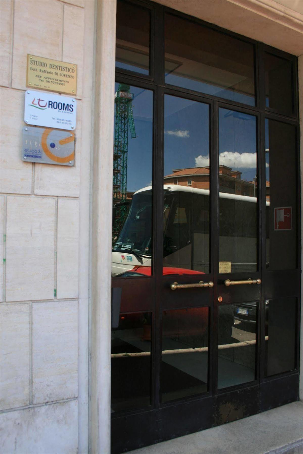 Lt Rooms Рим Екстериор снимка
